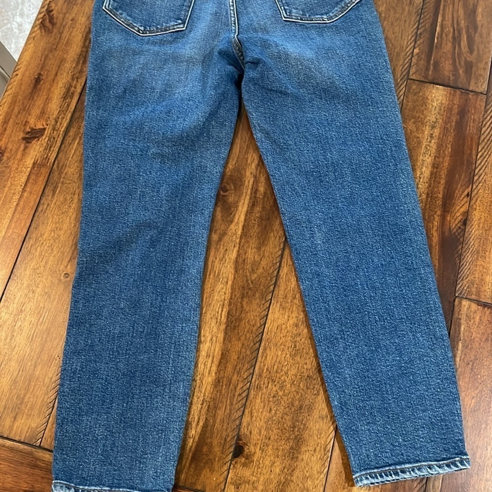 Madewell Momjean size 26 Blue Medium Wash Distressed high rise high Waisted - Picture 4 of 13